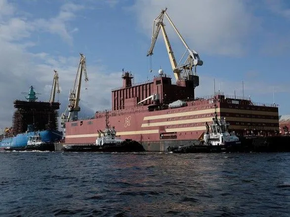 Российский "плавучий Чернобыль" отправился в Арктику