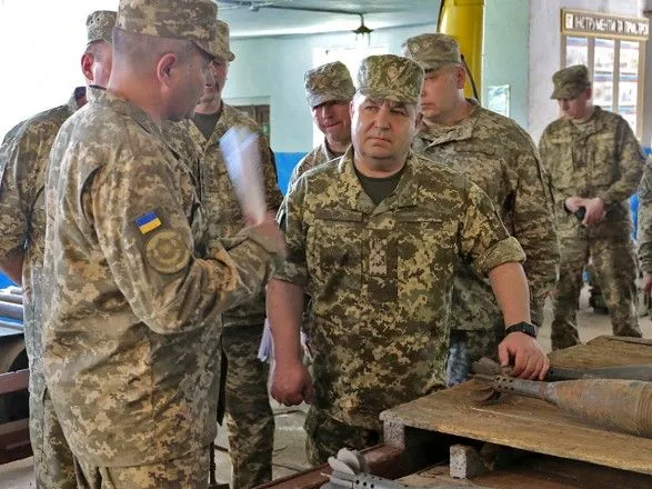 В Україні планують збудувати 15 сучасних сховищ для боєприпасів - Полторак