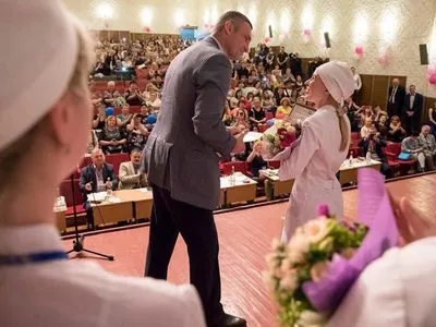Кличко наградил лучших медсестер столицы