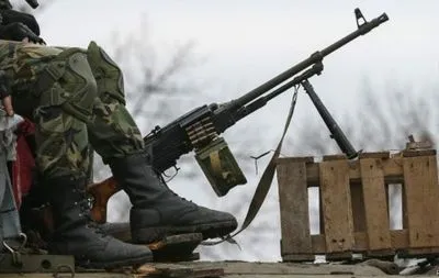 Боевики на Донбассе учат детей стрелять из окопов - Кулеба