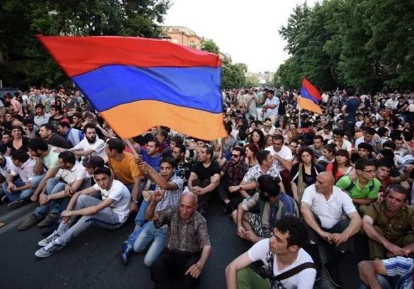 Протести у Вірменії: в Єревані черговий мітинг