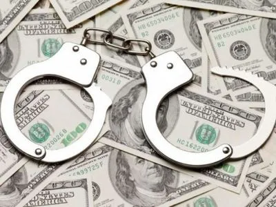Правоохранители поймали на взятке 400 долларов главного таможенника Черкасс