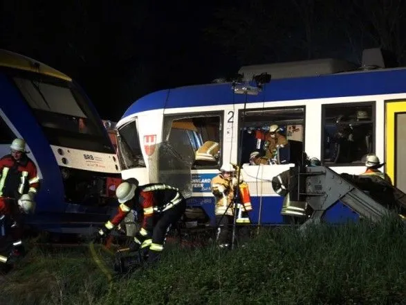 В Германии столкнулись товарный и пассажирский поезда, есть погибшие