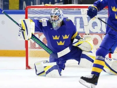 Сборная Швеции одержала четвертую подряд победу на чемпионате мира по хоккею