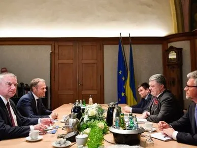 Президент у Німеччині провів переговори з Дональдом Туском