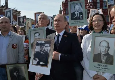 Путин возглавил "Бессмертный полк" в Москве