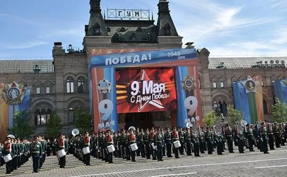 Курсанты из Севастополя и почти 150 единиц техники: в Москве прошел парад