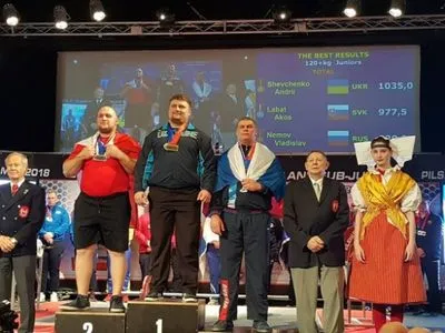 Юниорская сборная Украины возглавила медальный зачет ЧЕ по пауэрлифтингу