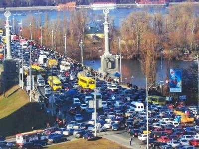 Рівень вечірніх заторів в Києві досяг 8 балів