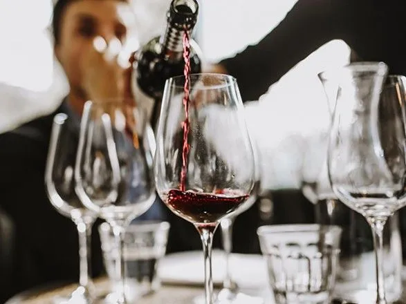 Вчені спростували інформацію про те, що вино скорочує тривалість життя