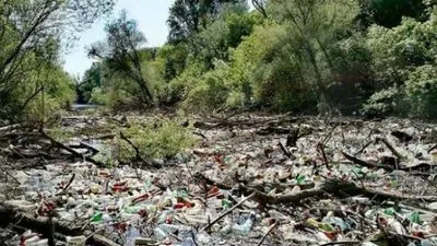 Словацька річка завалена сміттям з України - ЗМІ