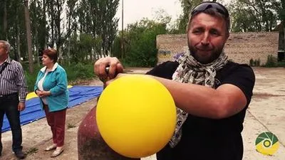 Над оккупированной Горловкой запустили 10-метровый украинский флаг