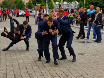 Поиск взрывчатки, стрельба и рукопашный бой: в Виннице устроили соревнования телохранителей