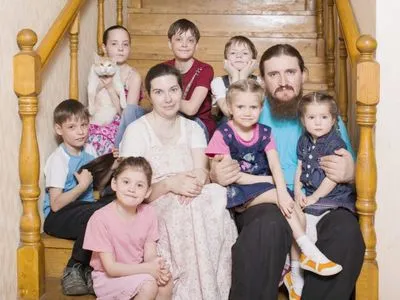 Звание "Мать-героиня" присуждено более 147 тысячам украинок