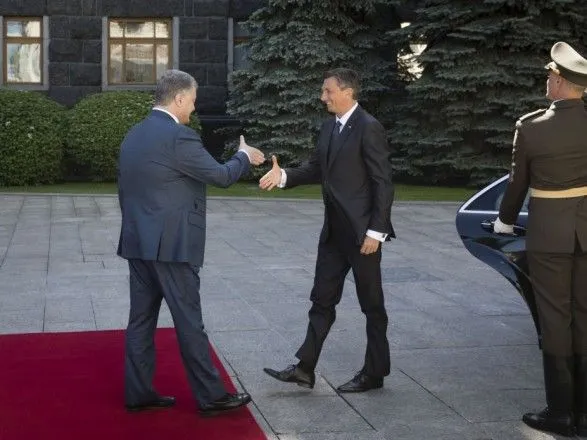 prezidenti-ukrayini-i-sloveniyi-pochali-peregovori