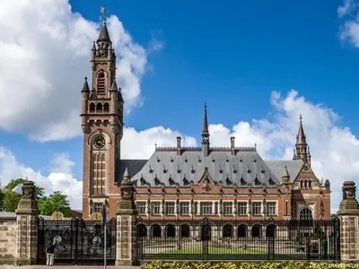 Решение суда в Гааге позволит взимать государственное имущество РФ - эксперт