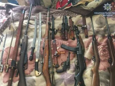 У жителя Ровно полицейские обнаружили склад оружия и боеприпасов