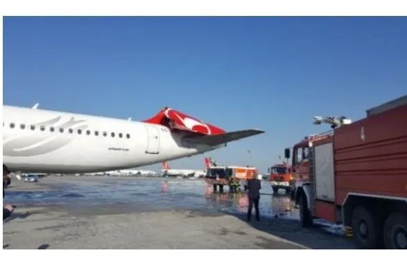 СМИ: два пассажирских авиалайнера столкнулись в аэропорту Стамбула