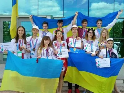 Украинские школьники взяли гран-при на мировом конкурсе по IT и робототехнике в Бухаресте