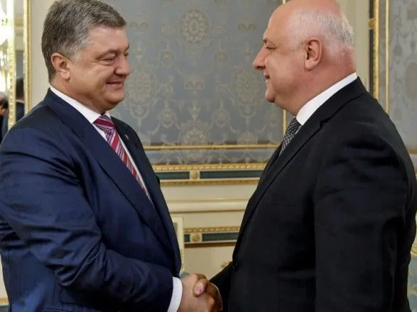 Порошенко обсудил с руководством ОБСЕ освобождение украинских заложников