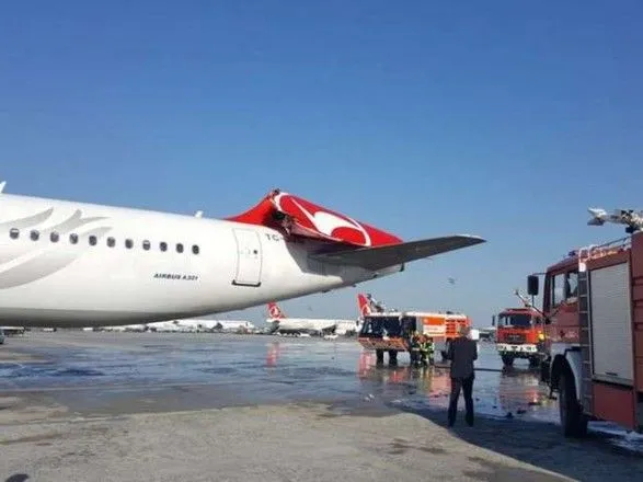 Появилось видео столкновения авиалайнеров в аэропорту Стамбула