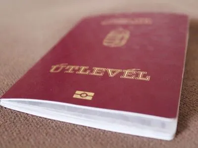 США викрили масштабну шахрайську схему з угорськими паспортами