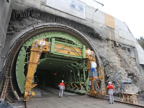 Бескидський тунель обіцяють здати в експлуатацію у травні