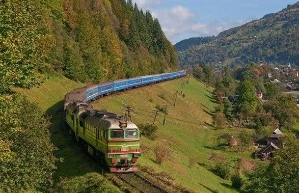 На Троицу украинцев обеспечат 13 дополнительными поездами