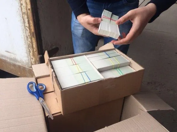 Масштабне нелегальне виробництво акцизних марок: у Києві затримали 11 осіб