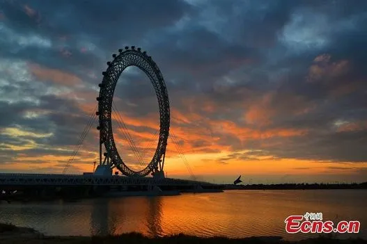 У Китаї запрацювало перше у світі колесо огляду без спиць