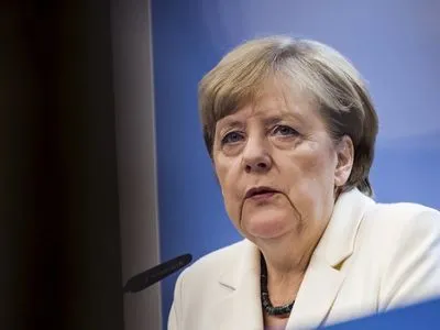 Меркель согласилась с Трампом, что ядерная сделка с Ираном "далеко не идеальна"