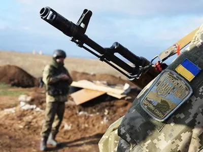 Боевики с полуночи 10 раз обстреляли позиции украинских военных на Донбассе
