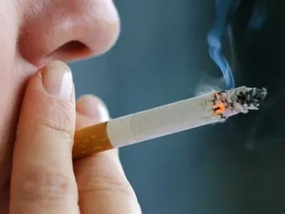 Вчені знайшли генетичний зв’язок між залежністю від цигарок та ожирінням
