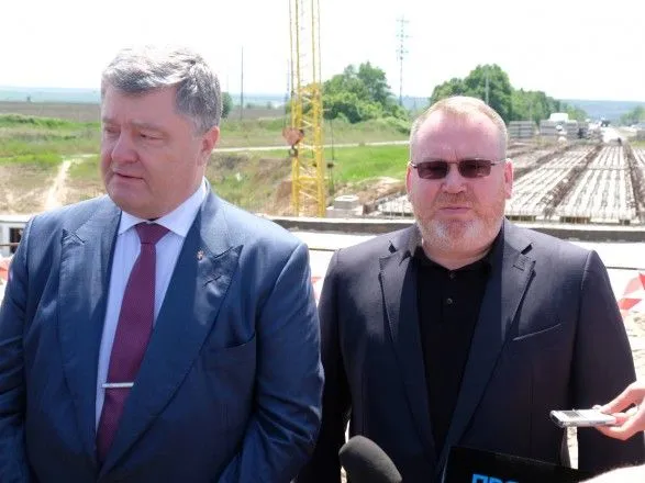 Петро Порошенко: масштабний ремонт доріг на Дніпропетровщині став можливим завдяки децентралізації