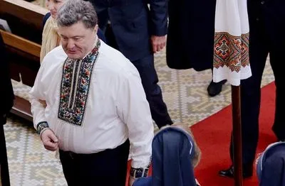 Вышивка выполняет функцию объединения украинцев - Порошенко