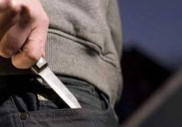 У Маріуполі чоловік вдарив ножем підлітка за зауваження