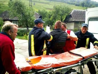 Мужчина выпал из поезда в горах на Закарпатье