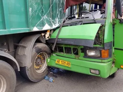 Столкновение маршрутки и грузовика в Днепропетровской области: число пострадавших возросло