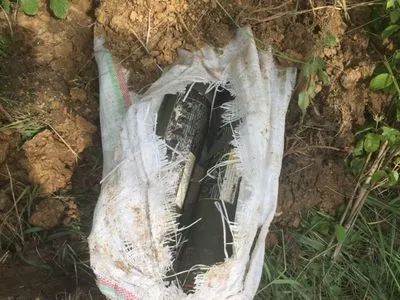 В Ужгороде обнаружили схрон боеприпасов и оружия: открыто уголовное производство