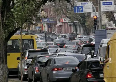 Уровень пробок в Киеве уже достиг отметки 9 баллов