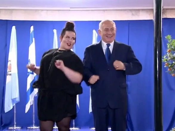 Нетта и Нетаньяху вместе исполнили "танец курочки"