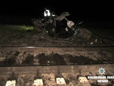 На Прикарпатье автомобиль столкнулся с поездом: есть погибший