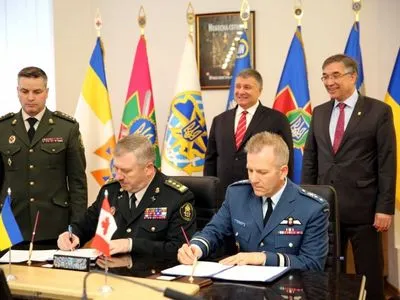 Украина и Канада подписали соглашение о военном сотрудничестве