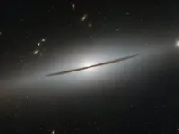 Hubble сфотографировал "ленивую" галактику