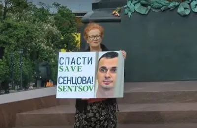 У Москві пройшла серія одиночних пікетів на підтримку Сенцова