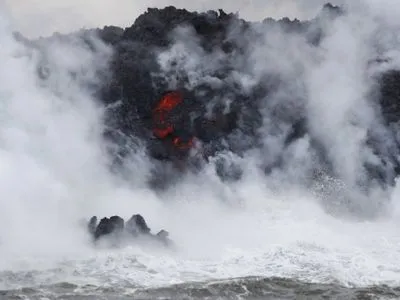 Виверження вулкану на Гаваях: лава досягла океану, утворилась токсична хмара