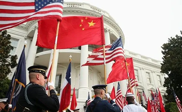 У США заявили, що торгова війна з Китаєм "поставлена на паузу"