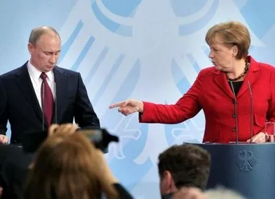 Президент розповів, що Меркель обговорила з Путіним