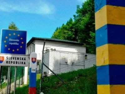 На кордоні із Словаччиною тимчасово обмежать рух вантажівок
