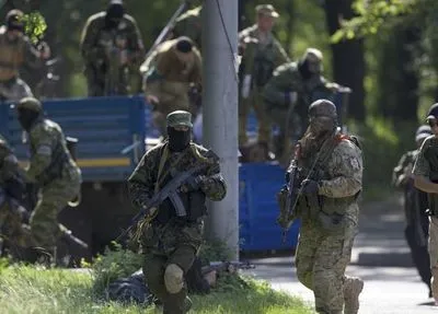 Російське командування на Донбасі привело у вищу бойову готовність кілька військових частин бойовиків